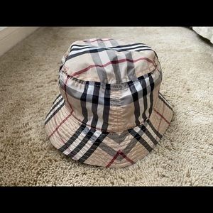 Burberry Vintage Nova Check Bucket Hat